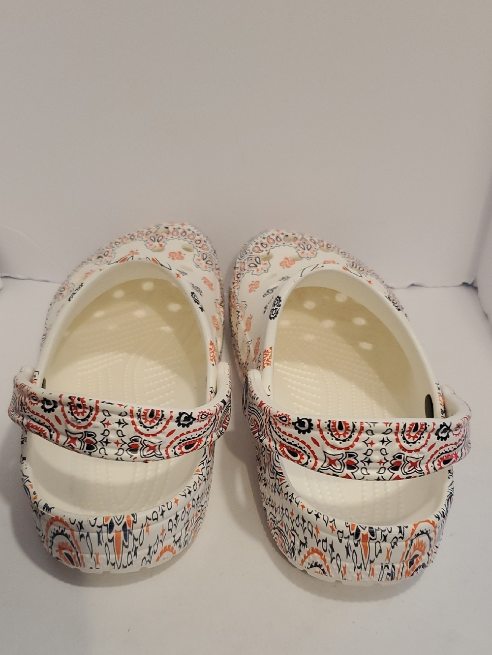 Crocs Classic Clog Graphic White Americana Paisley Print Size 9 - Picture 5 of 12